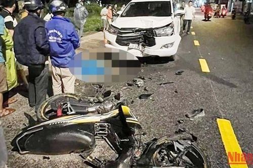 Quảng Nam: Xe máy va chạm ô-tô, một người tử vong