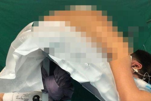 Chỉnh cột sống cho người 10 năm không thể nằm ngửa