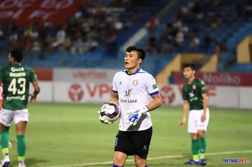 Thủ môn Bùi Tiến Dũng nhận nhiều lời khen, khả năng được giữ lại sân Thống Nhất