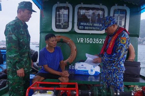 Liên tiếp phát hiện, tạm giữ phương tiện vi phạm trong lĩnh vực kinh doanh xăng dầu