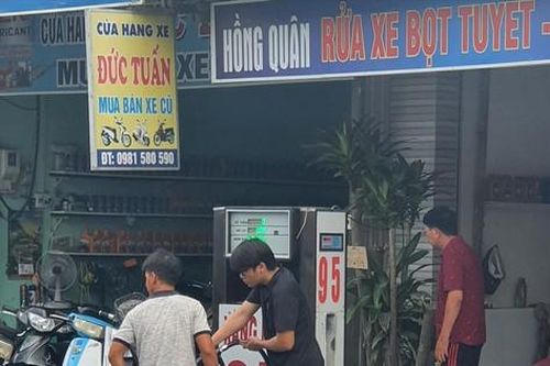 Nở rộ 'cây xăng' tự phát