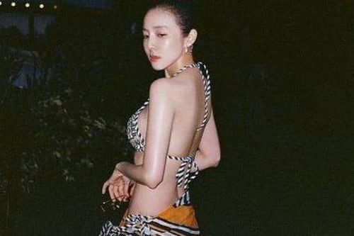 Vóc dáng Dara (2NE1) ở tuổi 39