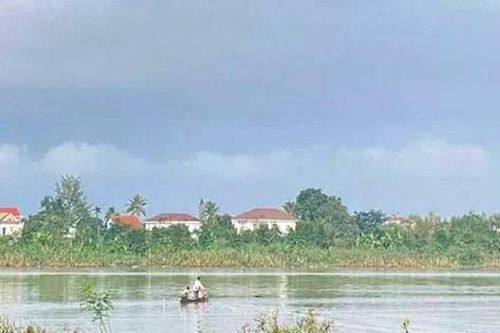 Bất ngờ phát hiện thi thể nổi trên sông Hương