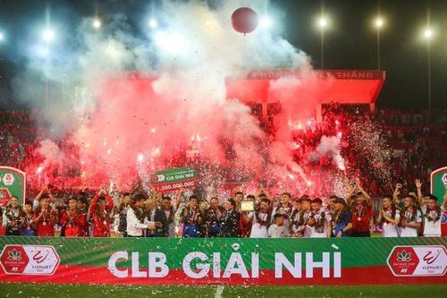 CLB Hải Phòng bị phạt nặng do để khán giả đốt pháo sáng ăn mừng