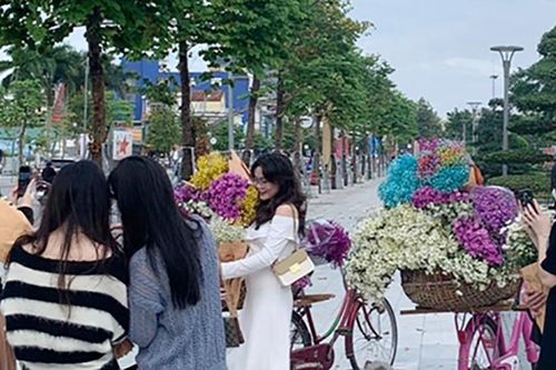 Vụ 'hốt' xe đạp bán hoa về phường, tiểu thương có chỗ kinh doanh tạm thời