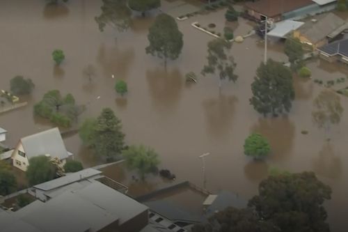 Australia: Cứu hộ hàng trăm người mắc kẹt trên mái nhà trong vùng lũ
