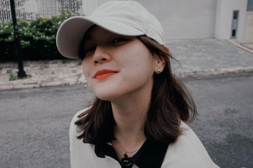 Bị so sánh với mẹ bỉm sữa, Hải Tú đăng ảnh thả dáng rạng rỡ