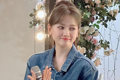 Hát live ca khúc mới, Hari Won hạnh phúc khi được khen phát âm tiếng Việt dễ nghe