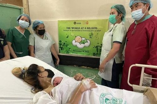 Bé gái là công dân thứ 8 tỷ của thế giới được kỳ vọng là biểu tượng phát triển trong tương lai