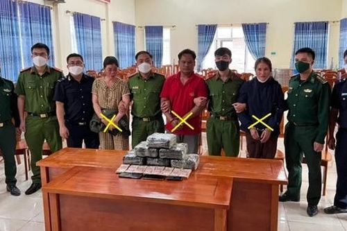 Trao thưởng Ban chuyên án bắt giữ vụ 13kg ma túy đá ở Quảng Bình