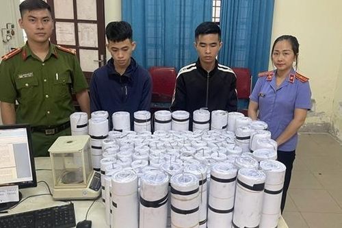 Lên mạng học rồi mua nguyên liệu về sản xuất pháo