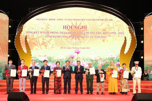 Hà Nội khen thưởng một số tập thể, cá nhân xuất sắc
