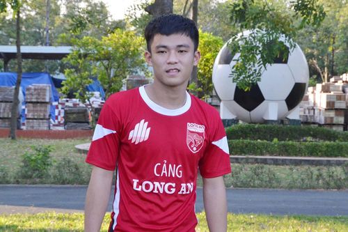 'Thần đồng bóng đá' Việt Nam giải nghệ ở tuổi 27, chuyển sang bán quần áo