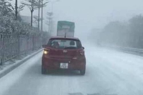 Sự thật về con đường phủ đầy tuyết trắng ở Hà Nội