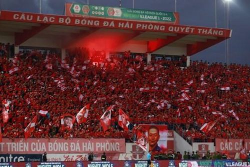Khán giả đốt nhiều pháo sáng, CLB Hải Phòng bị phạt 70 triệu động