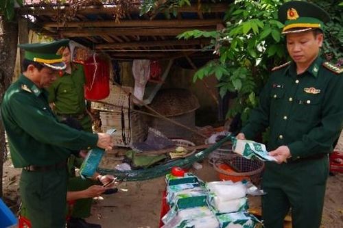 Quảng Nam: Phát hiện bao tải nghi chứa ma túy trôi dạt vào bờ biển