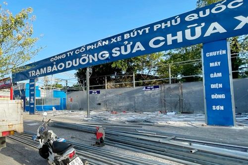 Tự tháo dỡ bến xe buýt trái phép trong đêm, trước giờ bị cưỡng chế
