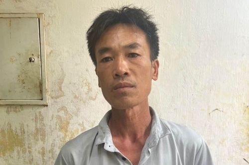 Tạm giữ người đàn ông dùng súng dọa giết đối thủ tại quán ăn đêm