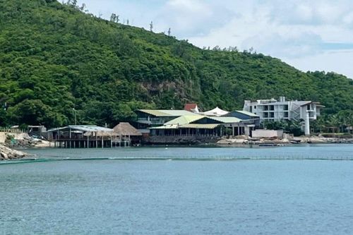 Lên kế hoạch cưỡng chế nhà hàng xây dựng lấn vịnh Nha Trang