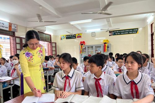 Tặng bằng khen 400 nhà giáo, cán bộ quản lý cơ sở giáo dục tiêu biểu