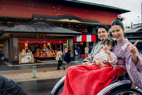 Gia đình Đông Nhi - Ông Cao Thắng làm đại sứ du lịch Nhật Bản tại Việt Nam