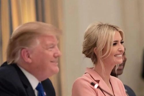 Ái nữ của Donald Trump thông báo không tham gia chính trị
