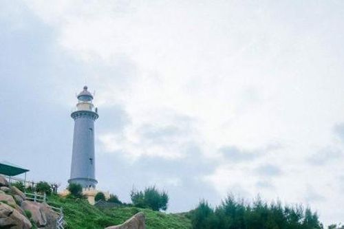 Ngọn hải đăng nổi tiếng ở Phú Yên có tên là gì?