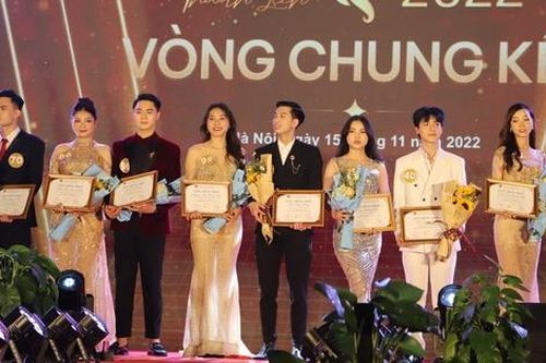 16 thí sinh tỏa sáng trong đêm chung kết Cuộc thi Sinh viên thanh lịch 2022