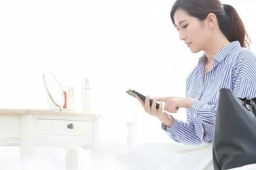 Bất ngờ khi thấy em chồng mở túi lấy tiền của tôi