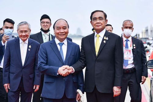 Thái Lan bắn 21 phát đại bác chào đón Chủ tịch nước Nguyễn Xuân Phúc