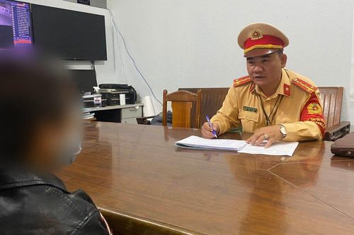 Thiếu niên trộm cắp 99 xe máy đem bán mua 'cỏ Mỹ' sử dụng