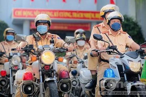 Theo chân tổ tuần tra lưu động chống ùn tắc ở cửa ngõ TPHCM