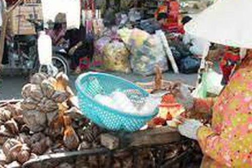 Cặp vợ chồng miền Tây rong ruổi bán món dừa lạ, hút khách