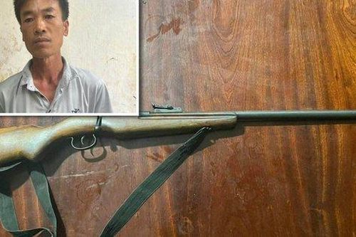 Mâu thuẫn tại quán ăn đêm, người đàn ông rút súng đe dọa giết người