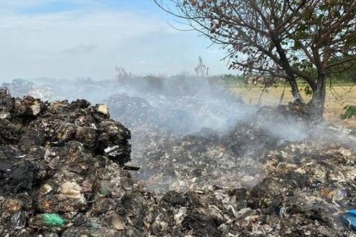 Hải Phòng: Tức thở vì bãi rác ven đường