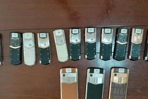 Đấu giá loạt điện thoại, đồng hồ siêu sang bị Chủ tịch Quảng Ninh 'tuýt còi'