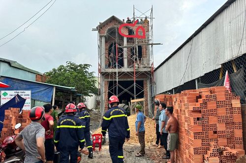 Sập giàn giáo, nam công nhân bị khối bê tông đè mắc kẹt trên tầng cao