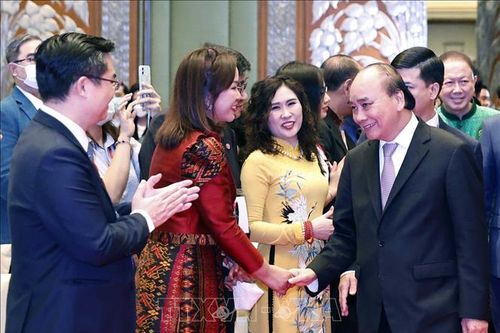 Chủ tịch nước Nguyễn Xuân Phúc gặp gỡ doanh nghiệp tiêu biểu Việt Nam - Thái Lan