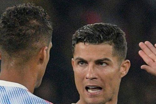 Varane thừa nhận bài phỏng vấn của Ronaldo ảnh hưởng dàn sao MU