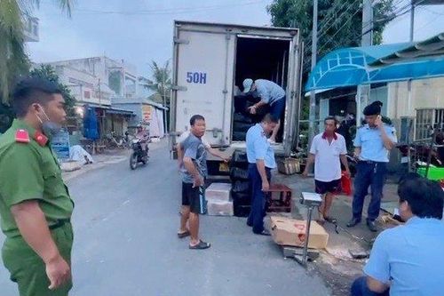 An Giang: Phát hiện xe tải chở gần 8 tấn thịt trâu, bò nghi nhập lậu