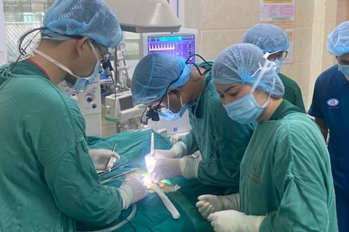 Bé sơ sinh ở Hà Nội nặng 870gram được sửa trái tim dị tật