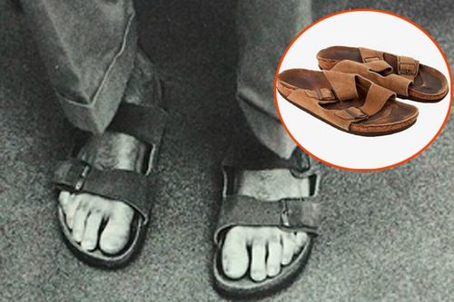 Đôi sandal của huyền thoại công nghệ Steve Jobs được bán đấu giá với mức cao kỷ lục