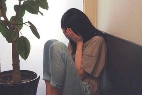 Cố gắng 2 năm không có con, người phụ nữ hối hận vì bỏ lỡ 4 triệu chứng suy buồng trứng sớm