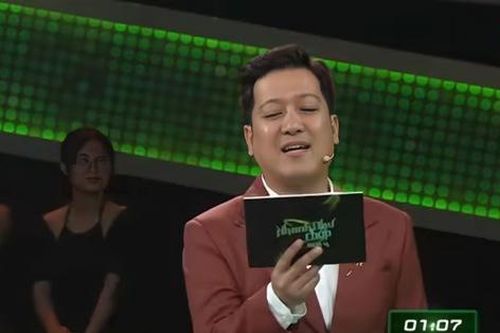Câu đố Tiếng Việt: 'Áo gì dùng để ăn cơm?'