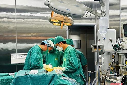 Phẫu thuật thành công 2 ca ung thư tuyến giáp bằng dao siêu âm