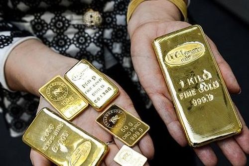 Giá vàng thế giới và trong nước đồng loạt giảm nhẹ, giữ mức chênh lệch trên 14 triệu đồng/lượng