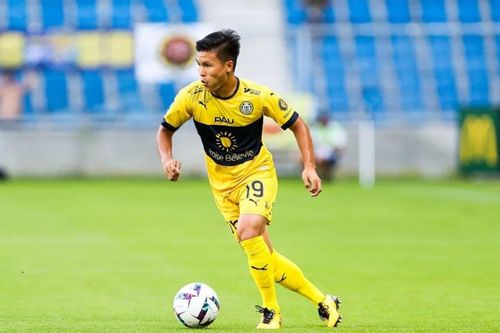 Dự AFF Cup 2022, Quang Hải bỏ lỡ 4 trận đấu của Pau FC
