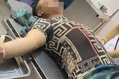 Bị hàng xóm chém trọng thương vì bênh vợ