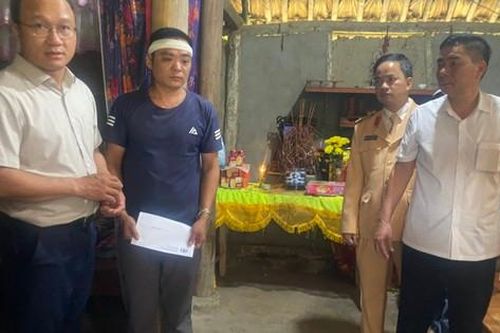 Vợ tử nạn do tai nạn giao thông, chồng gồng gánh nuôi 3 con nhỏ