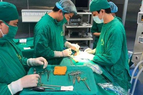 Phẫu thuật thành công 2 ca ung thư tuyến giáp bằng dao siêu âm